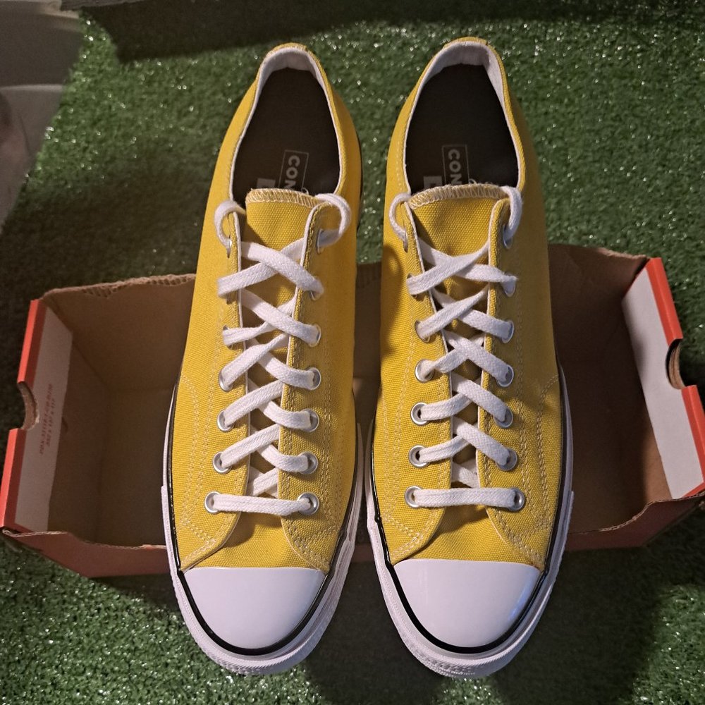 WOMEN'S CONVERSE ALL STARS  size 12.5